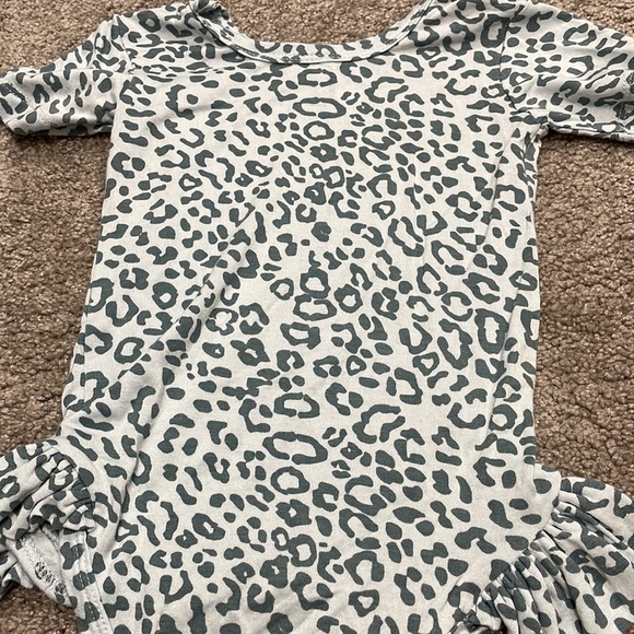 Kate Quinn Blue Leopard Ruffle Leg - Picture 6 of 6